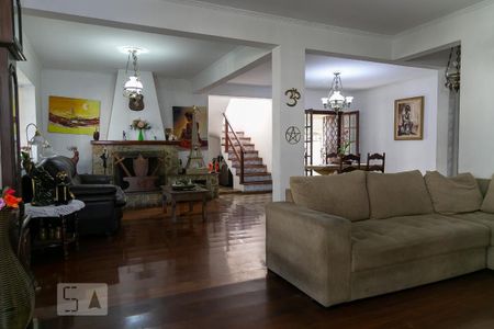 Casa à venda com 475m², 4 quartos e 5 vagas Casa à venda com 475m², 4 quartos e 5 vagasSala