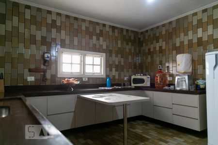 Casa à venda com 475m², 4 quartos e 5 vagas Casa à venda com 475m², 4 quartos e 5 vagasCozinha