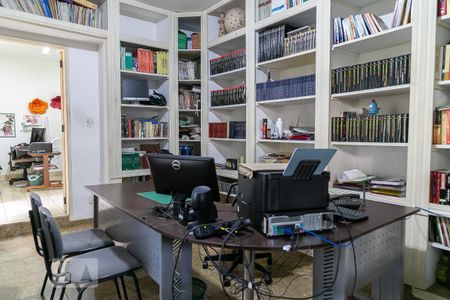 Casa à venda com 475m², 4 quartos e 5 vagas Casa à venda com 475m², 4 quartos e 5 vagasCasa anexa - Escritório