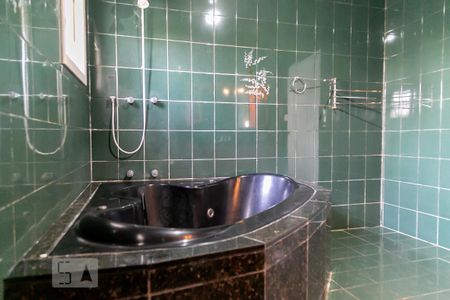 Casa à venda com 475m², 4 quartos e 5 vagas Casa à venda com 475m², 4 quartos e 5 vagasBanheiro suíte 1