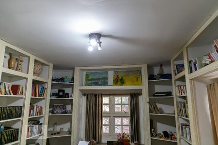 Casa à venda com 475m², 4 quartos e 5 vagas Casa à venda com 475m², 4 quartos e 5 vagasCasa anexa - Escritório