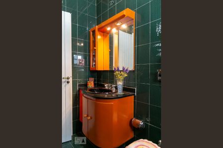 Casa à venda com 475m², 4 quartos e 5 vagas Casa à venda com 475m², 4 quartos e 5 vagasBanheiro suíte 2