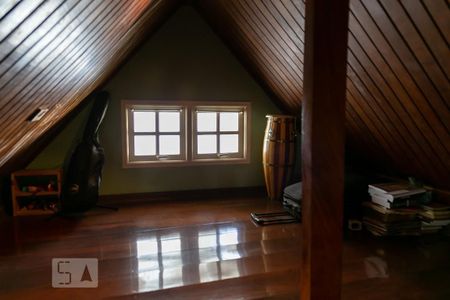 Casa à venda com 475m², 4 quartos e 5 vagas Casa à venda com 475m², 4 quartos e 5 vagasSótão