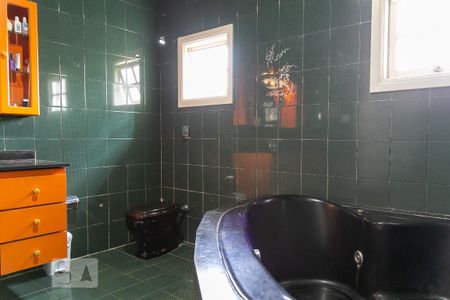 Casa à venda com 475m², 4 quartos e 5 vagas Casa à venda com 475m², 4 quartos e 5 vagasBanheiro suíte 1