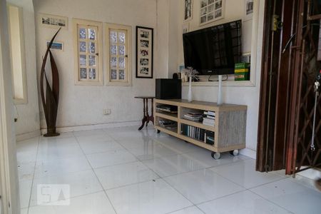 Casa à venda com 475m², 4 quartos e 5 vagas Casa à venda com 475m², 4 quartos e 5 vagasSala