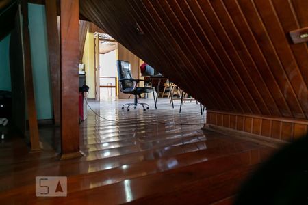 Casa à venda com 475m², 4 quartos e 5 vagas Casa à venda com 475m², 4 quartos e 5 vagasSótão