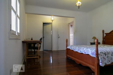 Casa à venda com 475m², 4 quartos e 5 vagas Casa à venda com 475m², 4 quartos e 5 vagasSuíte 1