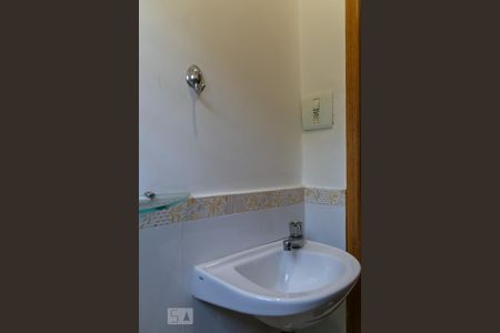 Casa à venda com 475m², 4 quartos e 5 vagas Casa à venda com 475m², 4 quartos e 5 vagasCasa anexa - Lavabo