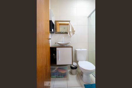 Casa de condomínio à venda com 90m², 2 quartos e 2 vagasBanheiro