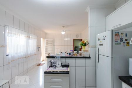 Casa à venda com 210m², 3 quartos e 2 vagasBanheiro 2