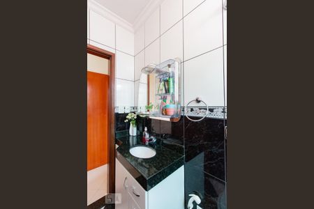 Casa à venda com 210m², 3 quartos e 2 vagasBanheiro suite