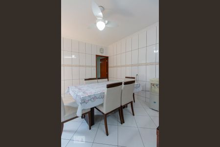 Casa à venda com 210m², 3 quartos e 2 vagasBanheiro 2