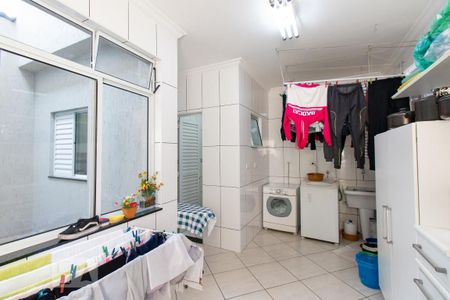 Casa à venda com 210m², 3 quartos e 2 vagasLavanderia