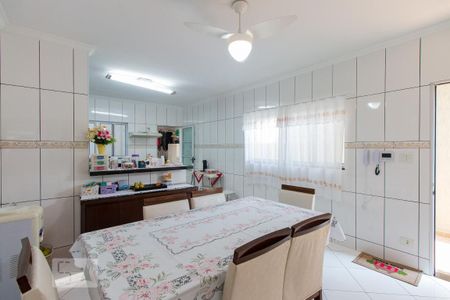 Casa à venda com 210m², 3 quartos e 2 vagasBanheiro 2