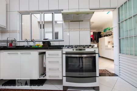 Casa à venda com 210m², 3 quartos e 2 vagasBanheiro 2