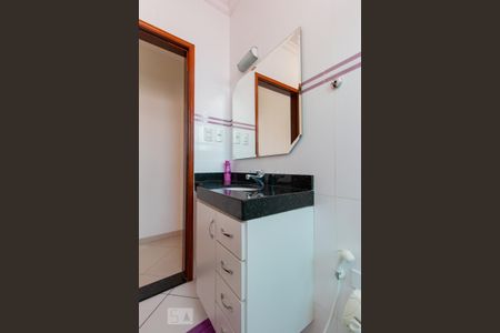 Casa à venda com 210m², 3 quartos e 2 vagasBanheiro 1