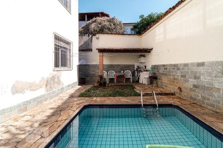 Apartamento à venda com 200m², 3 quartos e 4 vagas Apartamento à venda com 200m², 3 quartos e 4 vagasPiscina