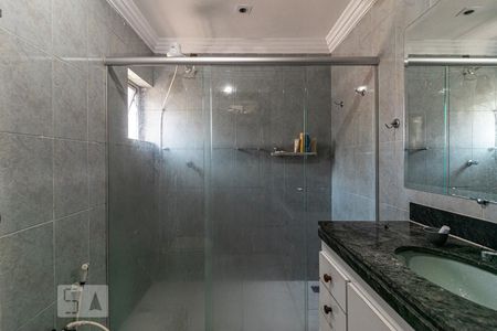 Banheiro da suíte de apartamento à venda com 3 quartos, 200m² em Planalto, Belo Horizonte