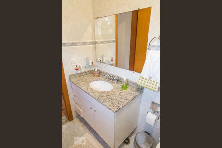 Casa à venda com 315m², 4 quartos e 5 vagasBanheiro do Quarto 3