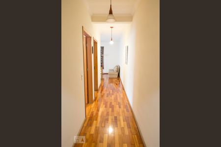 Casa à venda com 315m², 4 quartos e 5 vagasCorredor