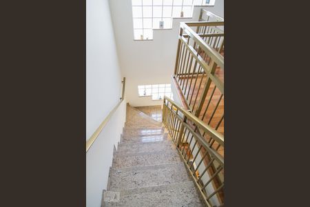 Casa à venda com 315m², 4 quartos e 5 vagasEscada