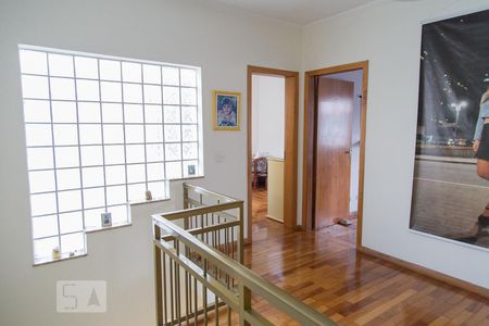 Casa à venda com 315m², 4 quartos e 5 vagasCorredor