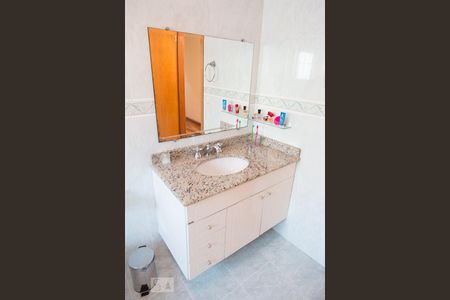 Casa à venda com 315m², 4 quartos e 5 vagasBanheiro Social