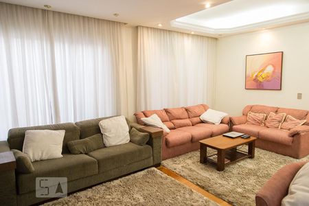 Casa à venda com 315m², 4 quartos e 5 vagasSala