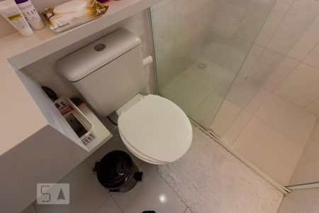 Casa de condomínio para alugar com 250m², 3 quartos e 2 vagas Casa de condomínio para alugar com 250m², 3 quartos e 2 vagasBanheiro Suite