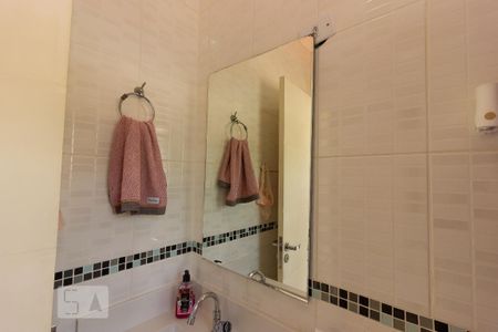 Casa de condomínio para alugar com 250m², 3 quartos e 2 vagas Casa de condomínio para alugar com 250m², 3 quartos e 2 vagasBanheiro Suite