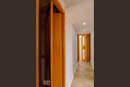 Corredor  de apartamento para alugar com 2 quartos, 67m² em Jardim Patente Novo, São Paulo