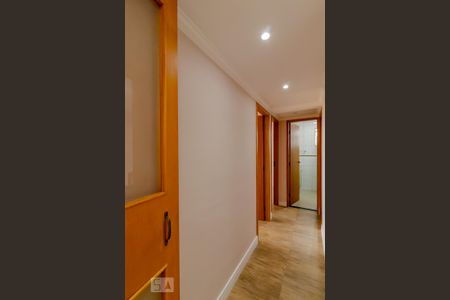Corredor  de apartamento para alugar com 2 quartos, 67m² em Jardim Patente Novo, São Paulo