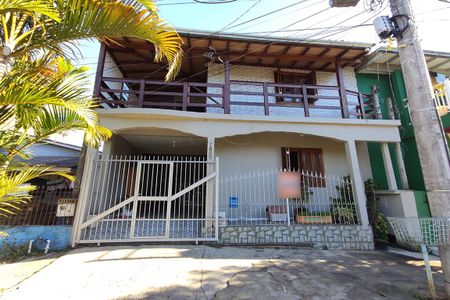 Casa à venda com 200m², 2 quartos e 2 vagas Casa à venda com 200m², 2 quartos e 2 vagasFachada