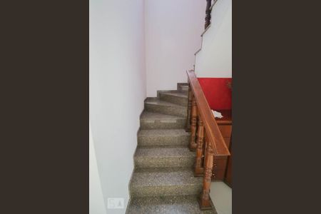 Casa para alugar com 210m², 3 quartos e 2 vagasEscada