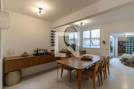 Sala de casa à venda com 3 quartos, 152m² em Vila Nova Conceição, São Paulo