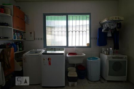 Casa à venda com 270m², 5 quartos e 2 vagasArea de serviço primeiro andar