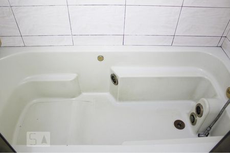 Casa à venda com 182m², 3 quartos e 2 vagasBanheira