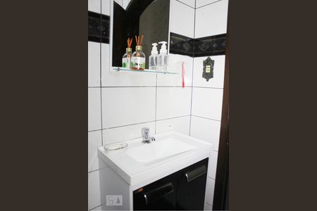 Casa à venda com 182m², 3 quartos e 2 vagasBanheiro