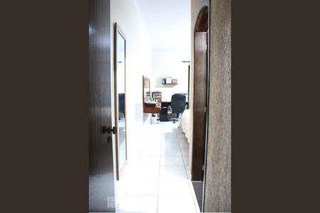 Casa à venda com 182m², 3 quartos e 2 vagasCorredor