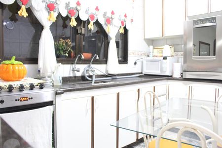 Casa à venda com 182m², 3 quartos e 2 vagasCozinha