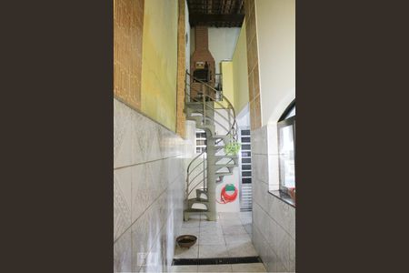 Casa à venda com 182m², 3 quartos e 2 vagasEscada 