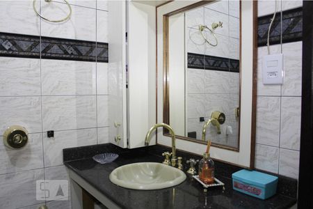 Casa à venda com 182m², 3 quartos e 2 vagasBanheiro