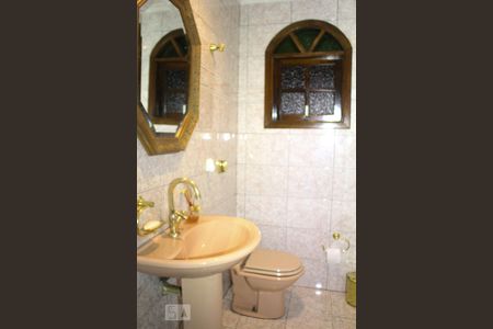 Casa à venda com 182m², 3 quartos e 2 vagasBanheiro