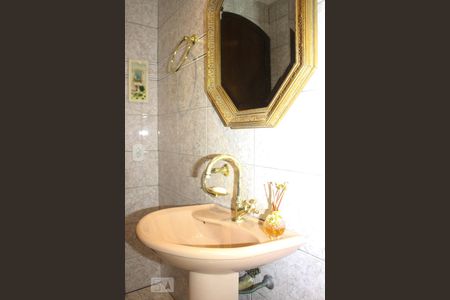 Casa à venda com 182m², 3 quartos e 2 vagasBanheiro