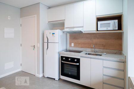 Sala/ Cozinha de kitnet/studio para alugar com 1 quarto, 29m² em Campo Belo, São Paulo