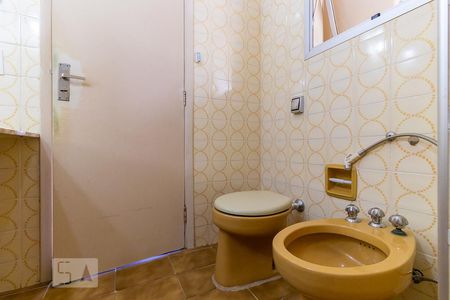 Apartamento à venda com 180m², 3 quartos e 3 vagas Apartamento à venda com 180m², 3 quartos e 3 vagasBanheiro social