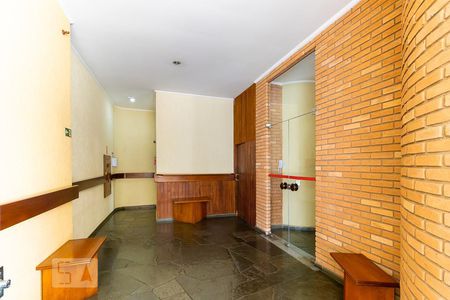 Apartamento à venda com 180m², 3 quartos e 3 vagas Apartamento à venda com 180m², 3 quartos e 3 vagasÁrea comum - Hall social