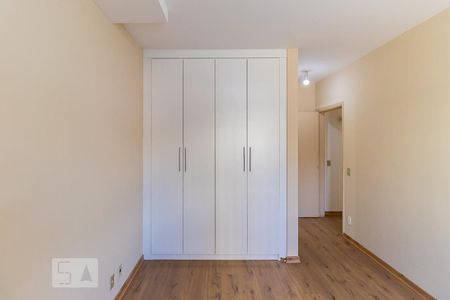 Apartamento à venda com 180m², 3 quartos e 3 vagas Apartamento à venda com 180m², 3 quartos e 3 vagasQuarto 1 - Suíte