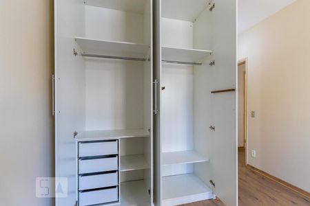 Apartamento à venda com 180m², 3 quartos e 3 vagas Apartamento à venda com 180m², 3 quartos e 3 vagasQuarto 1 - Suíte