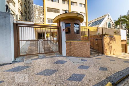 Apartamento à venda com 180m², 3 quartos e 3 vagas Apartamento à venda com 180m², 3 quartos e 3 vagasFachada e portaria